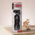 Detailed close-up of the smooth pan-and-tilt head and built-in bubble level on the NeePho NP-610 tripod.